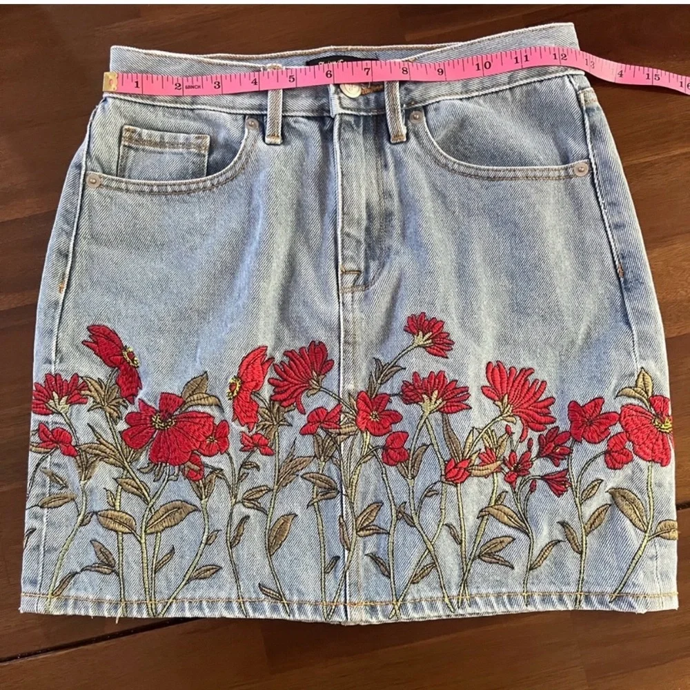 Juicy Couture Black Label Embroidered Denim Mini Skirt – Size 24